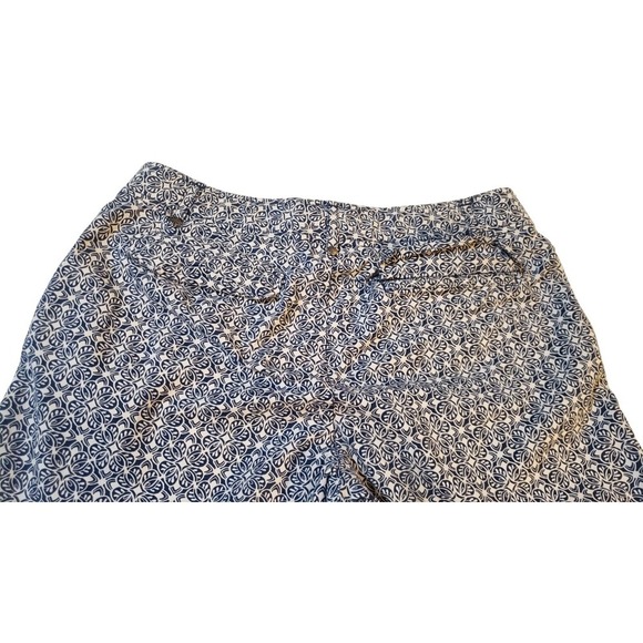 Athleta Bermuda Shorts Womens Blue White 6 Stretch Cuffed All Over Print  #44257 - Picture 9 of 16